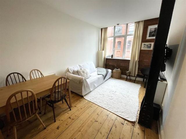 2 Bed Flat, Chester Road, M16