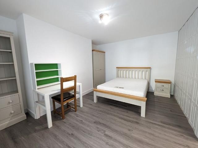 2 Bed Flat, Chesterfield Buildings, BS8