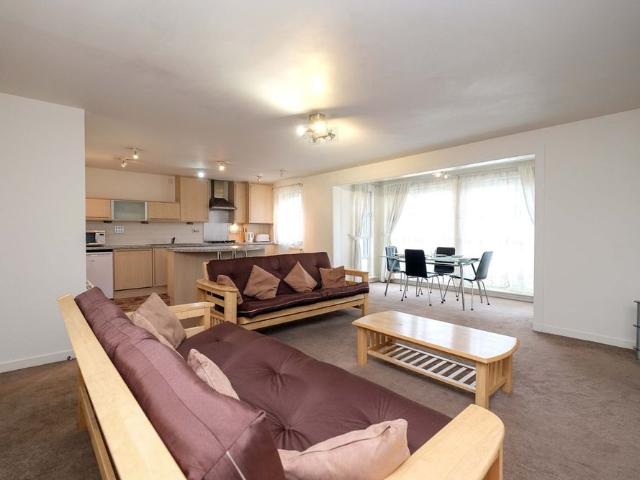 2 Bed Flat, Chesser Crescent, EH14