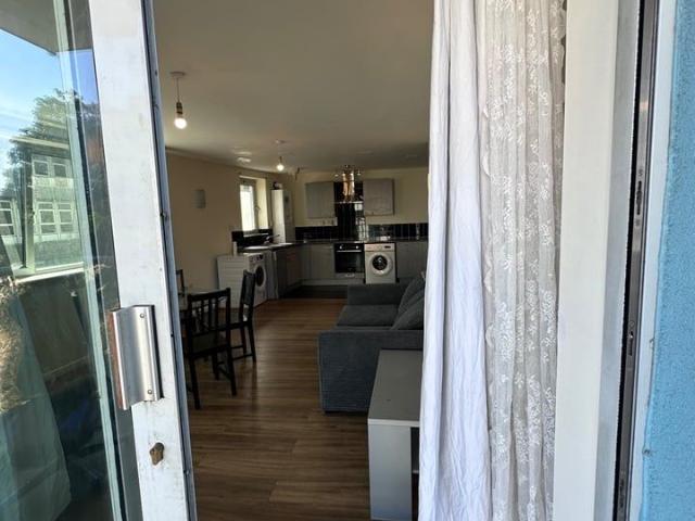 2 Bed Flat, City View, IG1