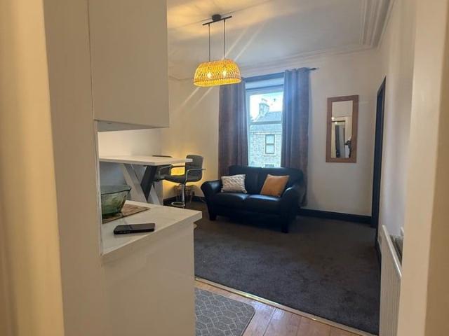 2 Bed Flat, Claremont Place, AB10