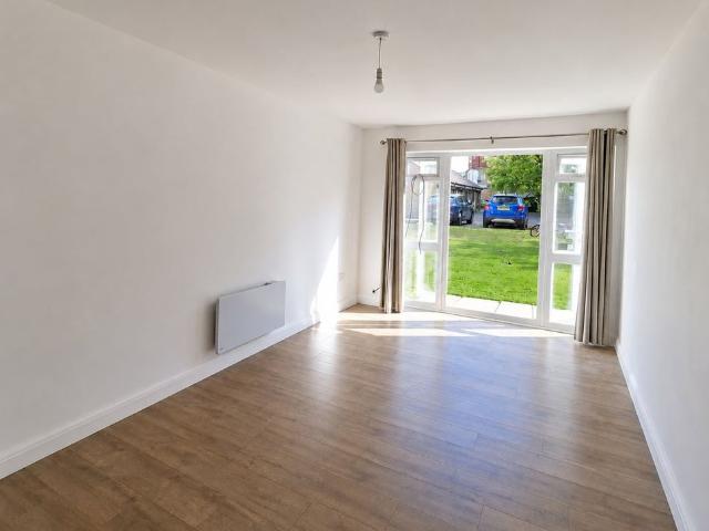 2 Bed Flat, College Avenue, HA3