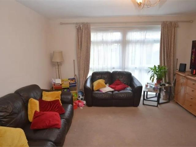 2 Bed Flat, Cotelands, CR0