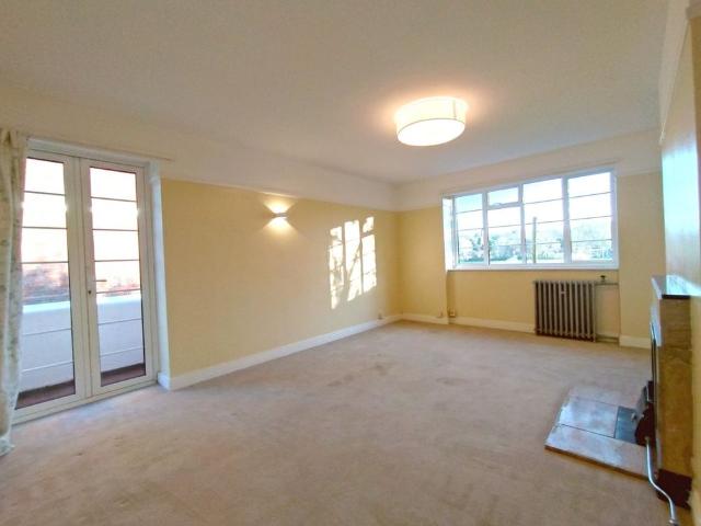 2 Bed Flat, Courtlands, TW10