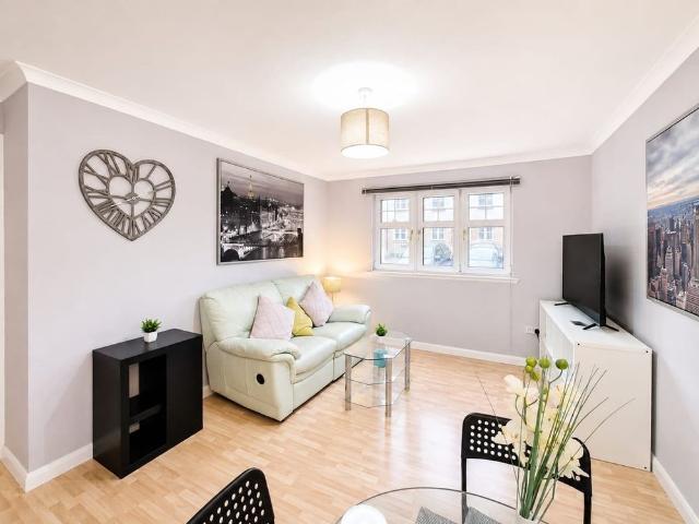 2 Bed Flat, Duff St, EH11