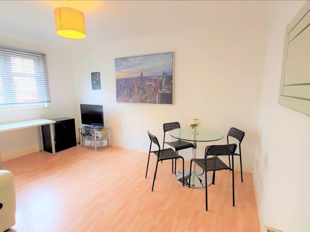 2 Bed Flat, Duff Street, EH11