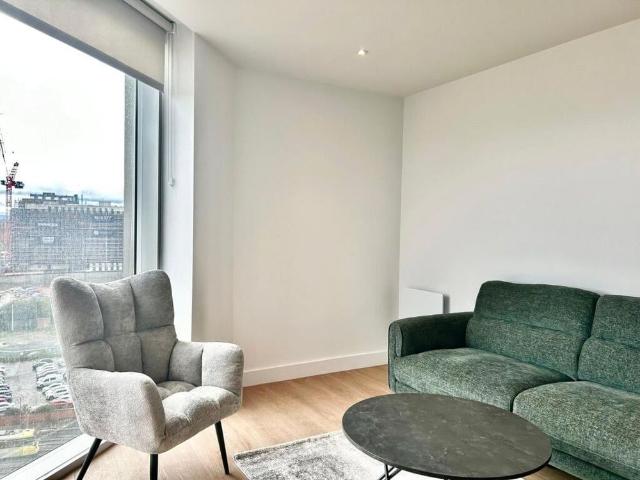 2 Bed Flat, Dantzic St, M4