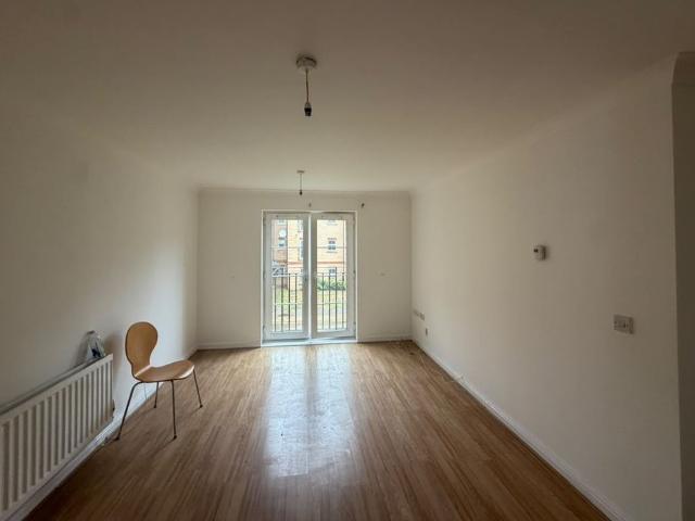 2 Bed Flat, De Havilland Court, IG1