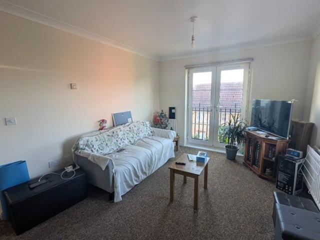 2 Bed Flat, De Havilland Square, IG1