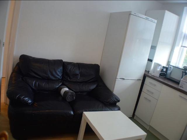 2 Bed Flat, Eton Road, IG1