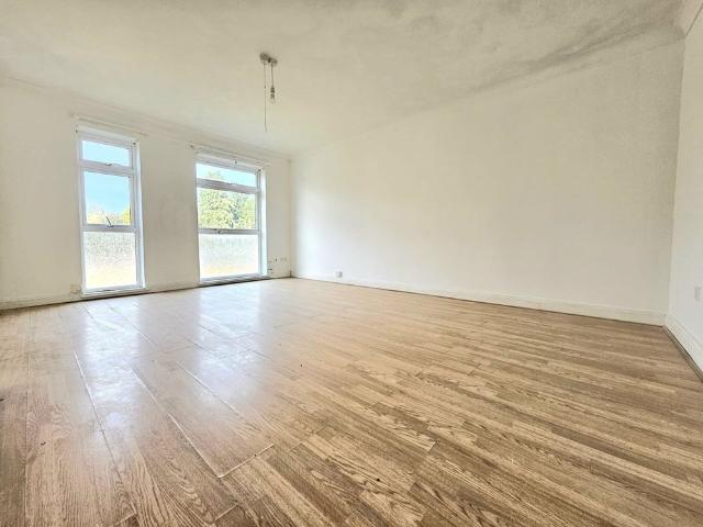 2 Bed Flat, Elderberry Close, LU2