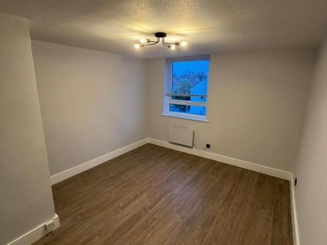 2 Bed Flat, Elmwood Road, CR0