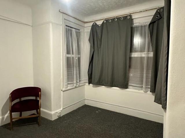 2 Bed Flat, Endsleigh Garden, IG1