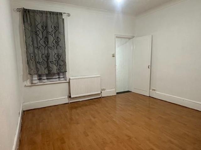 2 Bed Flat, Endsleigh Gardens, IG1