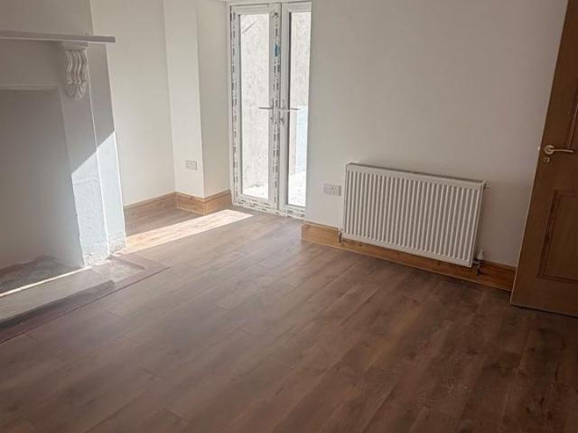 2 Bed Flat, Ferme Park Road, N4