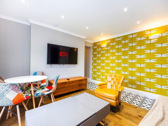 2 Bed Flat, Fernlea Road, SW12