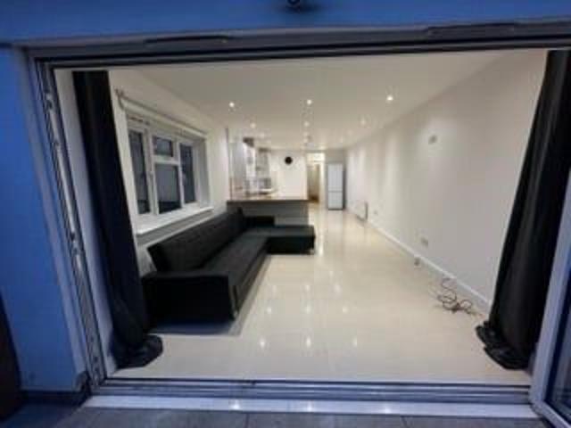 2 Bed Flat, Fernlea Rd, SW12