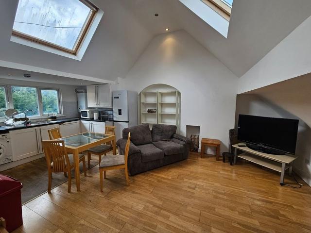 2 Bed Flat, Finchley Road, NW11