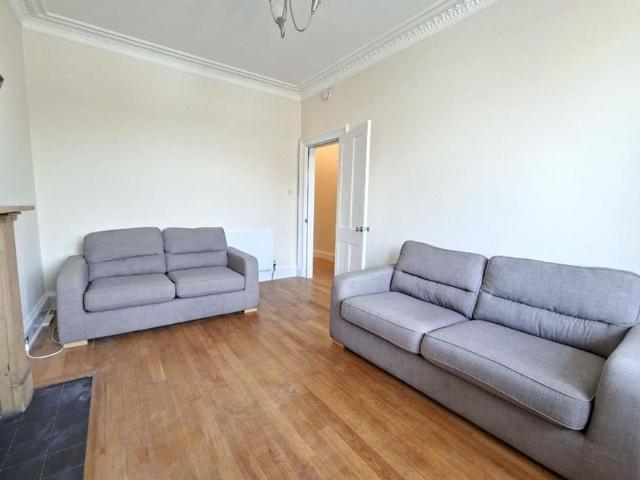 2 bed flat for rent in Blacket