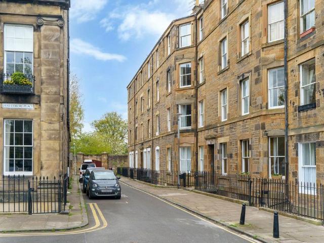 2 bed flat for rent in Fettes