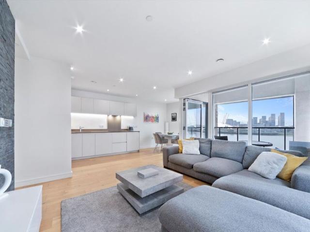 2 bed flat for rent in Lotus House
