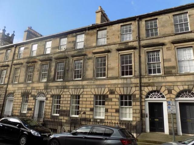 2 bed flat for rent in Stockbridge