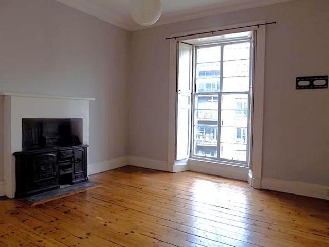 2 bed flat for rent in Stockbridge