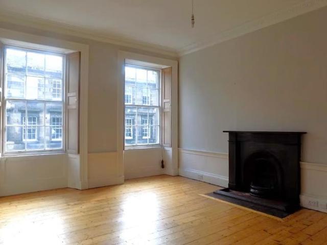 2 bed flat for rent in Stockbridge