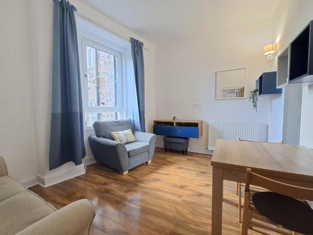 2 bed flat for rent in The Shore