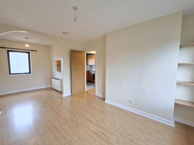2 bed flat for rent in The Shore