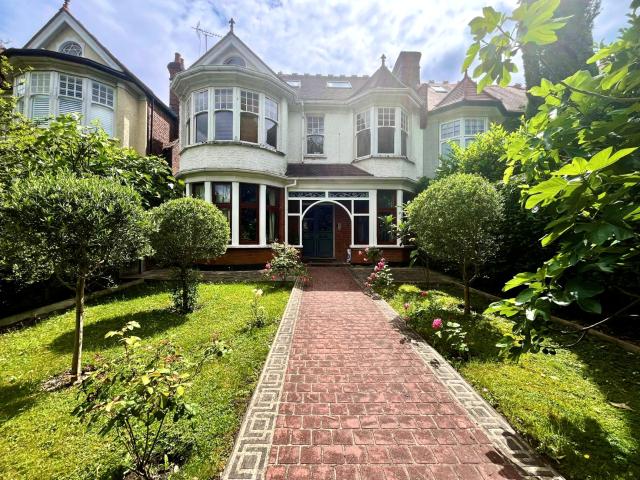2 BED FLAT FOR RENT