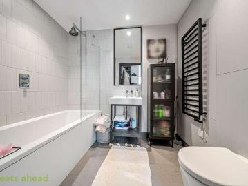2 bed flat for sale