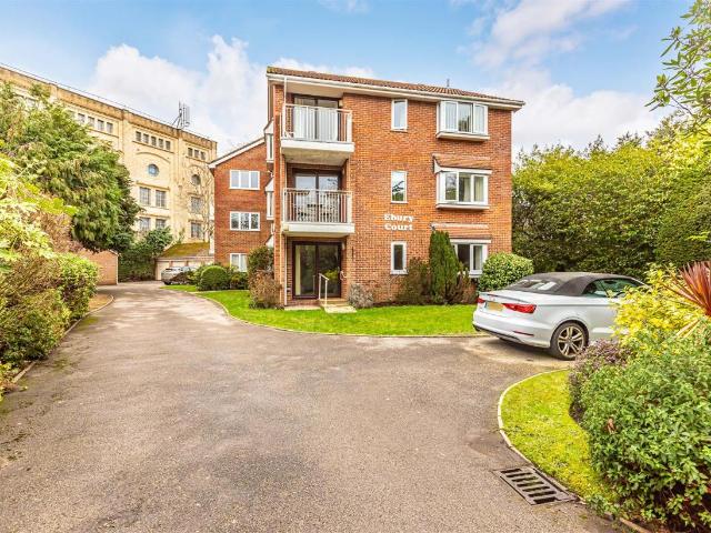 2 bed flat for sale