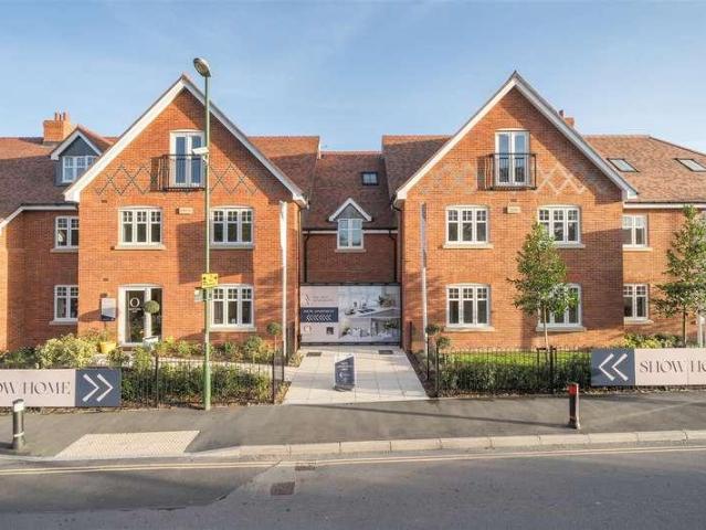 2 bed flat for sale