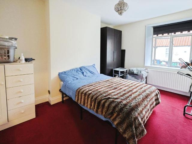 2 bed flat for sale