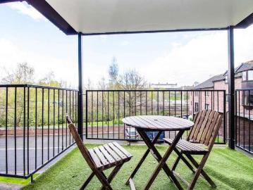 2 bed flat for sale