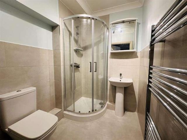 2 bed flat for sale