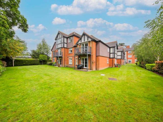 2 bed flat for sale