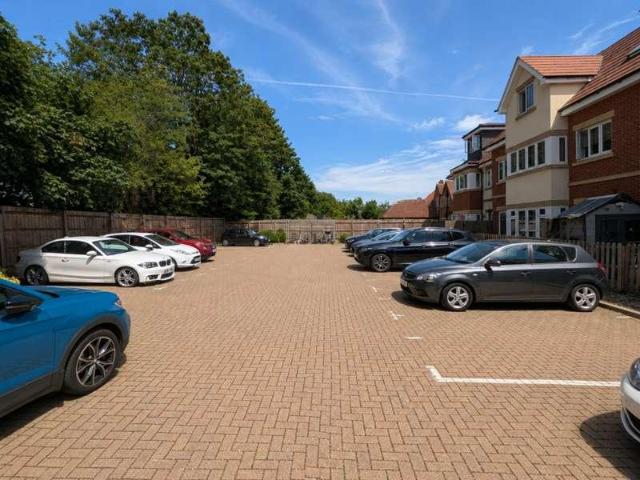 2 bed flat for sale