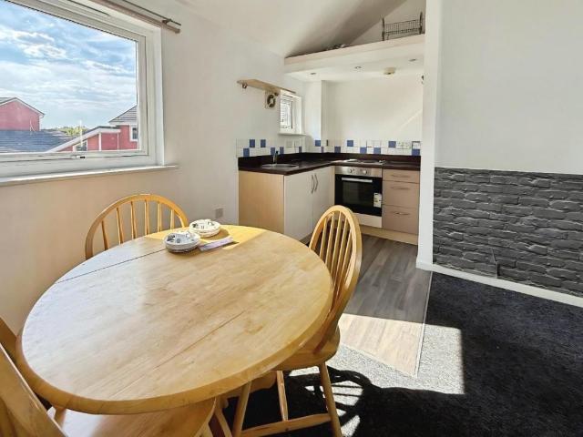 2 bed flat for sale