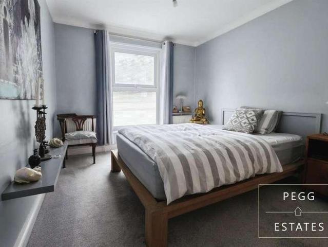 2 bed flat for sale