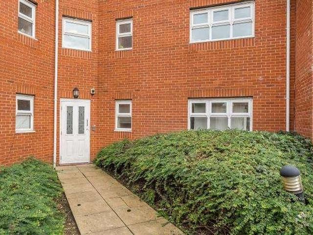 2 bed flat for sale