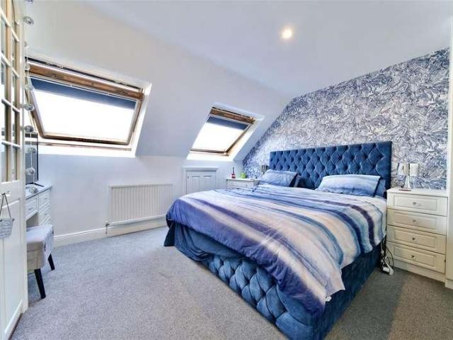 2 bed flat for sale