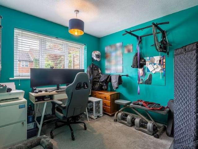 2 bed flat for sale