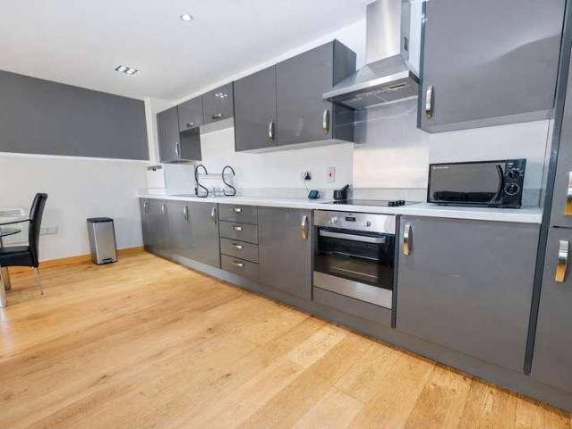 2 bed flat for sale