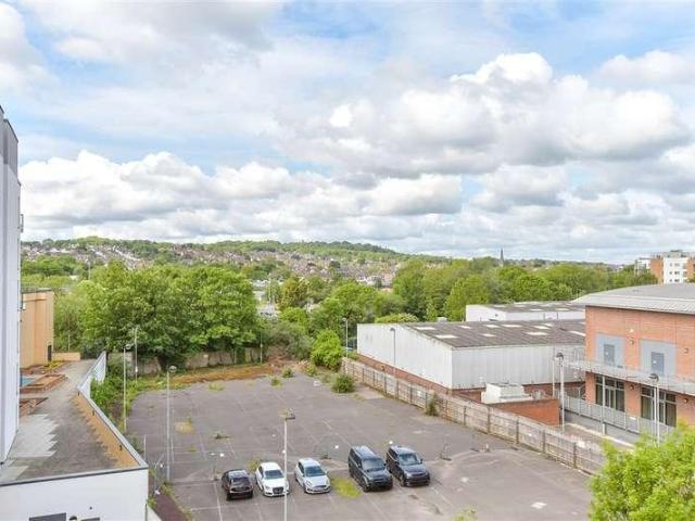 2 bed flat for sale