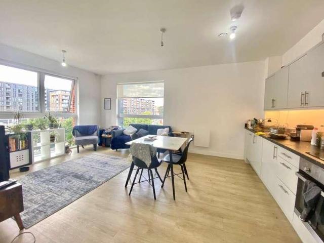 2 bed flat for sale
