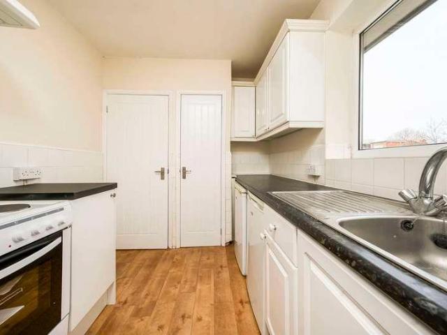 2 bed flat for sale