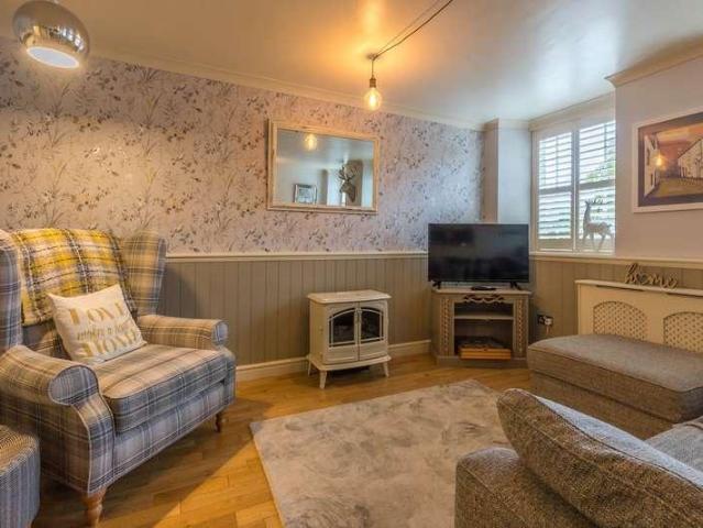 2 bed flat for sale