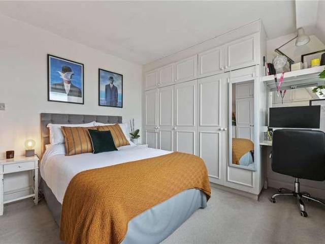 2 bed flat for sale